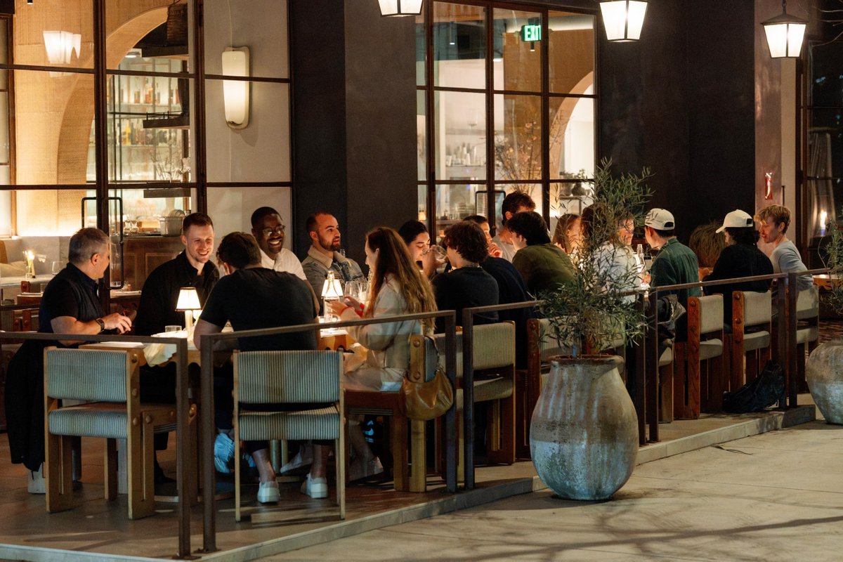 Got to meet some very cool app founders in LA this week. Onto the next one in Barcelona on March 2nd!

RSVP if you want to experience great convos + photos with lighting as good as this: luma.com/mwc-founders-d…

<a href="/superwall/">Superwall</a> <a href="/getbraavo/">Braavo Capital</a>