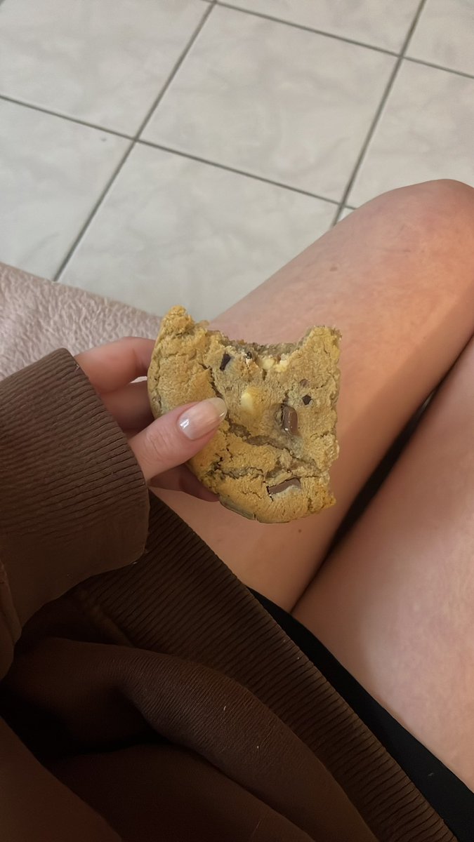 Poppy_popipo's tweet photo. Les cookies de Lidl ptn ils sont incroyables mdrr 
La boulangerie Lidl jla tabasse 
Jsuis curieuse de savoir c’est quoi votre truc préf la bas 
#lidl #lidlgirl #suggardaddy #suggarlidl #lidlmavie #cherchedesclebardsquipayesanspleurerpour1euro https://t.co/yoJD8d3Cg5