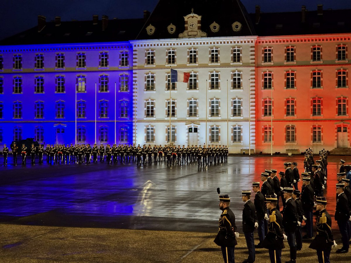 Marc_RLG's tweet photo. https://t.co/6xHGkeDjhI

Cérémonie des sabres, un moment fort. https://t.co/s8cES3ms8J