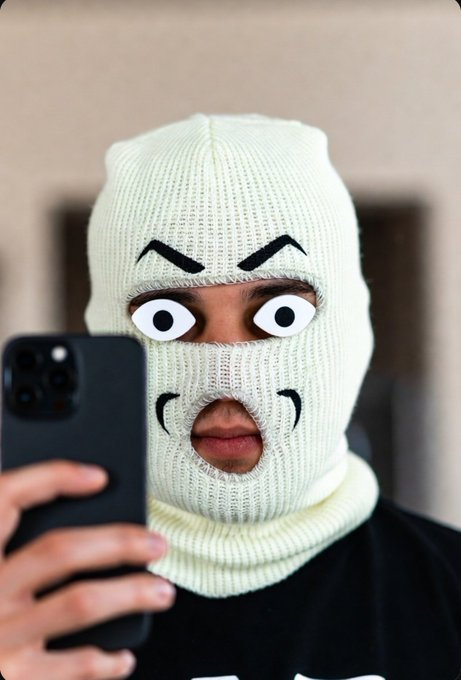 Mask of the day is from <a href="/garga289/">Garga</a> 🎭

Sent you $10 to either 100x it on <a href="/bitfortune/">BITFORTUNE</a>… or send it straight to zero

Your move 🤷‍♂️💸