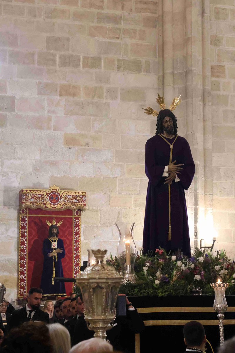 rosarioypenas's tweet photo. Se cumple una semana desde que Nuestro Padre Jesús de las Penas cruzó las naves de la Catedral de Almería en un momento que quedará grabado para siempre en la memoria de nuestros hermanos y devotos.

📷 Almería en Procesión. https://t.co/ccLPvV9TLv