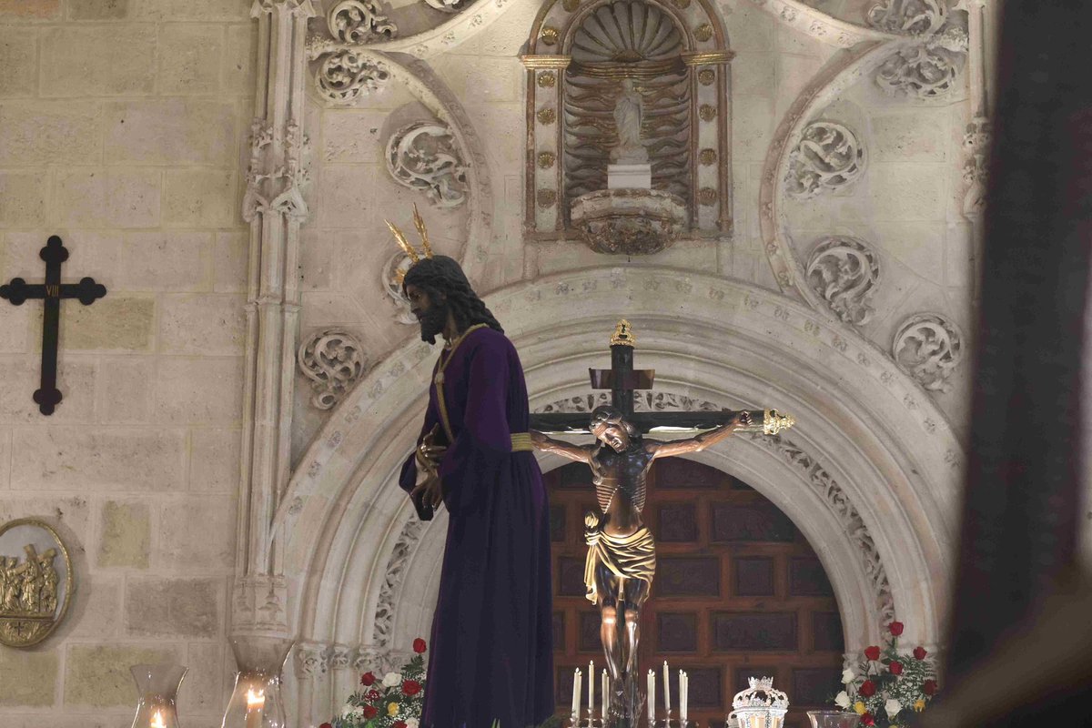 rosarioypenas's tweet photo. Se cumple una semana desde que Nuestro Padre Jesús de las Penas cruzó las naves de la Catedral de Almería en un momento que quedará grabado para siempre en la memoria de nuestros hermanos y devotos.

📷 Almería en Procesión. https://t.co/ccLPvV9TLv