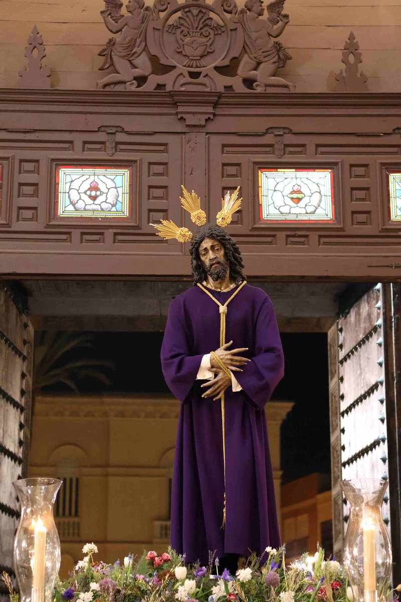 rosarioypenas's tweet photo. Su presencia en la Catedral con motivo del Vía Crucis General de Hermandades fue un acontecimiento histórico, un encuentro íntimo entre la ciudad y su Señor.

Que el recuerdo de aquella noche nos impulse a seguir caminando junto a Él cada día. https://t.co/QyciGNYKBj