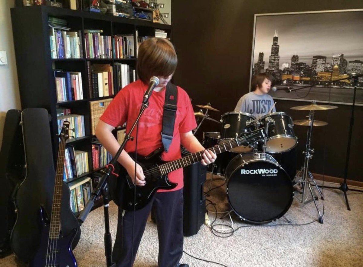 Black_Sheep_Rok's tweet photo. Flashback Friday. The good ol’ days. 🎸🥁
Thinking 2014.⏳
#blacksheeprocksyou #justkids #FlashbackFriday #musician #music #passion #nevergetsold #play https://t.co/PRCxK2WGew