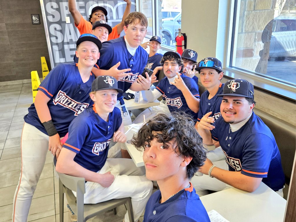 GlennHSBaseball's tweet photo. Big s/o to our JV1 today vs a very good 6A Harker Heights JV1 team. Went into the last inning down by 5. Scored 6 to take the lead, the last 3 runs were scored w/ 2 outs Finished out the inning w/ 3 outs for the 9-8 win! Great job fellas! #PasstheBAT #TEAMoverme #AllinforGlenn https://t.co/mqsk9tVQxj