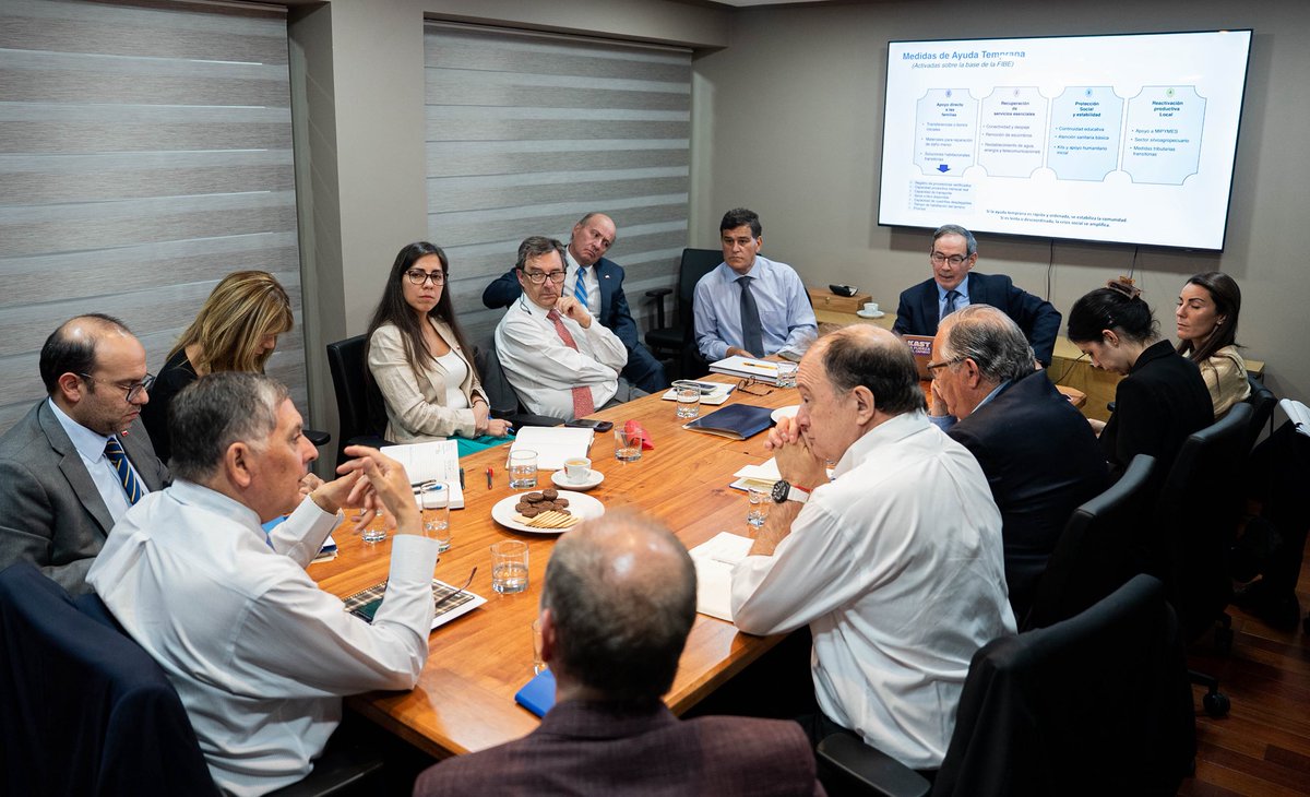 Hoy, a 16 años del 27F, junto a Ministros y Subsecretarios tuvimos capacitación del Sistema Nacional de Prevención y Respuesta ante Desastres junto al ex Director de la Onemi, General en Retiro del Ejército, Ricardo Toro.