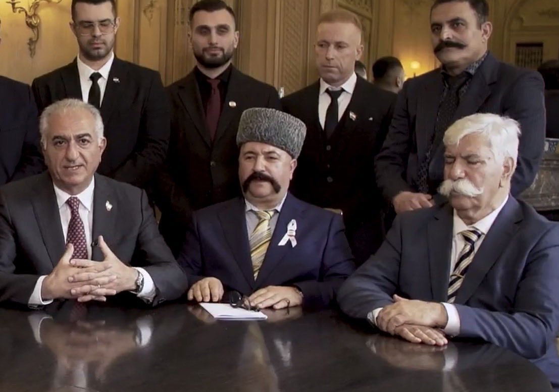 میخواست رضاشاه شه، باباشاح شد 😂

#وسعش_نرسید