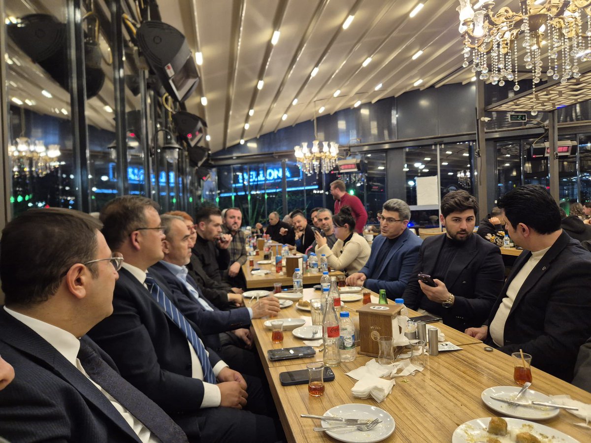 DEVA Partisi Keçiören İlçe Başkanlığımızın düzenlediği iftar programına Ankara milletvekillerimiz Sn. Sadullah Ergin, Sn. İdris Şahin, Genel Başkan Danışmanımız Sn. Celal Mümtaz Akıncı ve ilçe başkanlarımız ile birlikte katılım sağladık.

İftar programının ev sahipliğini yapan