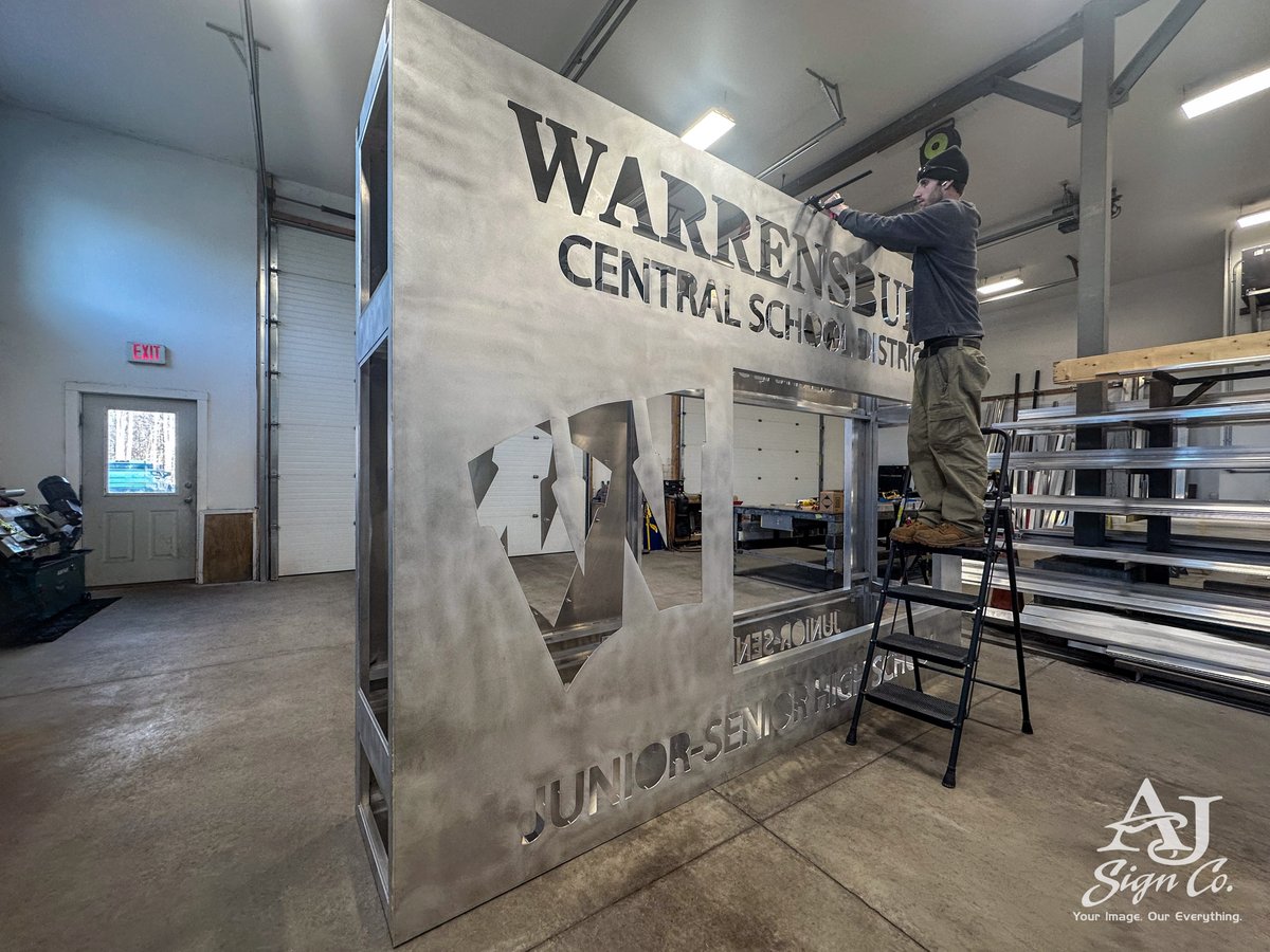 AJSigns's tweet photo. A fresh new look for the Warrensburg Central School District! This crisp digital sign replaces their older signage and brings real time communication to the forefront! #WarrensburgCSD #AJSigns | #YourImageOurEverything https://t.co/7lzkPuQvCl
