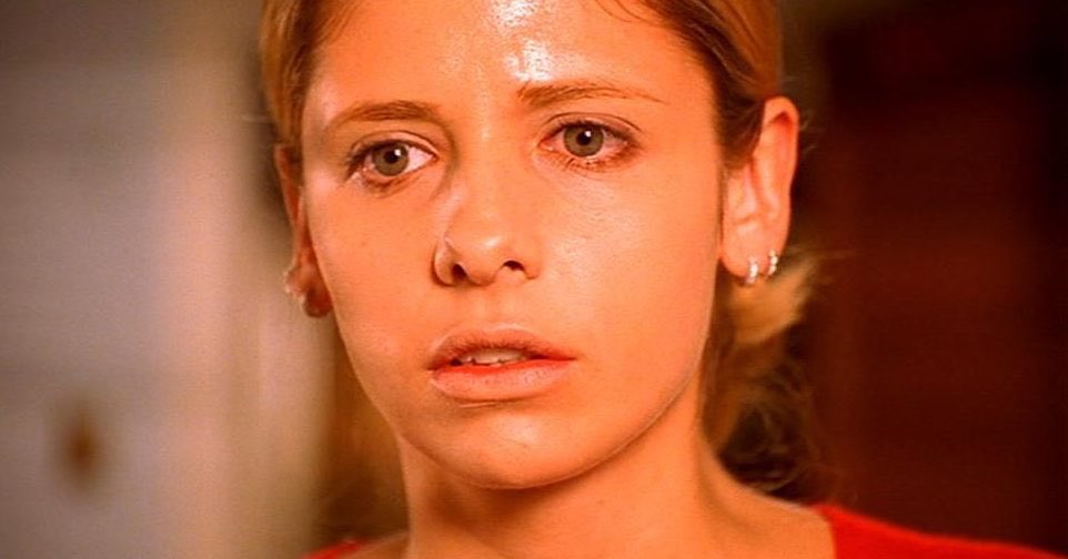 oxentepipoca's tweet photo. Há 25 anos, ‘Buffy the Vampire Slayer’ fazia história com a exibição de ‘The Body’, um dos melhores e mais devastadores episódios de todos os tempos. https://t.co/cY9blDaGST