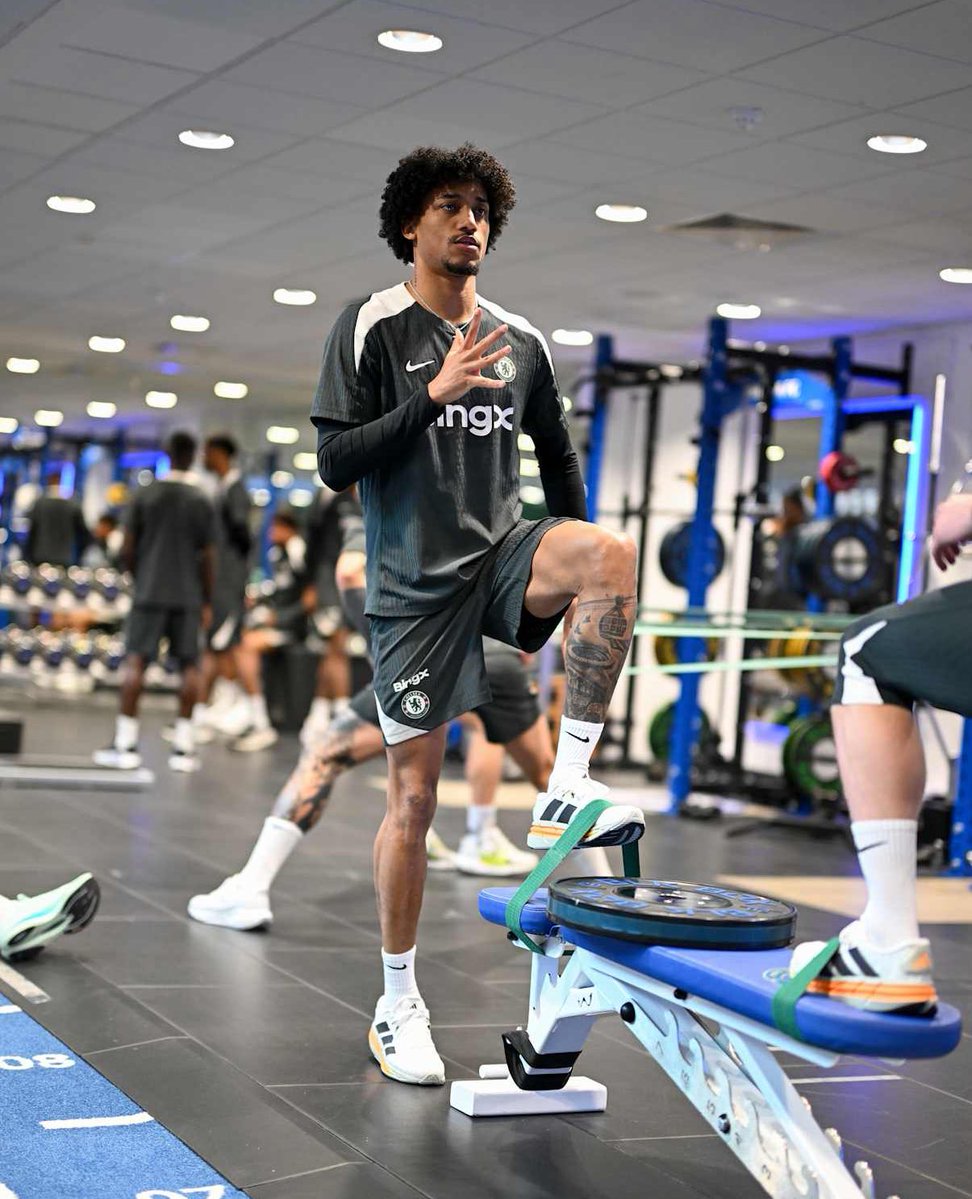 Joao Pedro shares new hairstyle ahead of the London Derby 🔥