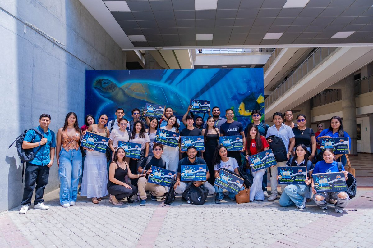 Unimagdalena's tweet photo. 💙Creemos en quienes lideran con su voz y trabajan con respeto y compromiso por el crecimiento universitario. 

Hoy, junto a nuestro rector @pverasalazar aportamos al fortalecimiento de 103 asociaciones, movimientos y representaciones estudiantiles con la entrega de portátiles.💻 https://t.co/TZm5YRvXIZ