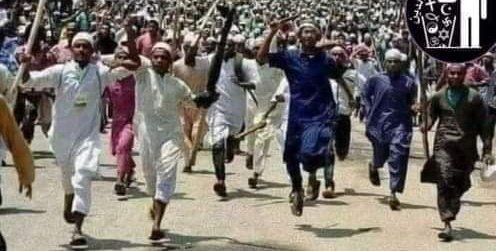 كيف دخل الناس في الإسلام عبر التاريخ :
✅️فقراء قريش في مكة بأموال خديجة 
✅️سادة قريش بالسيف 
✅️حثالة قريش بالجنس والغنائم 
✅️البلدان الاخرى بالغزوات والجزية 
✅️المسلمون حاليا بأموال النفط 
✅️أنا وأنتم ونحن بالوراثة 
كلمة "بالاقتناع" غير موجودة في القاموس الإسلامي.