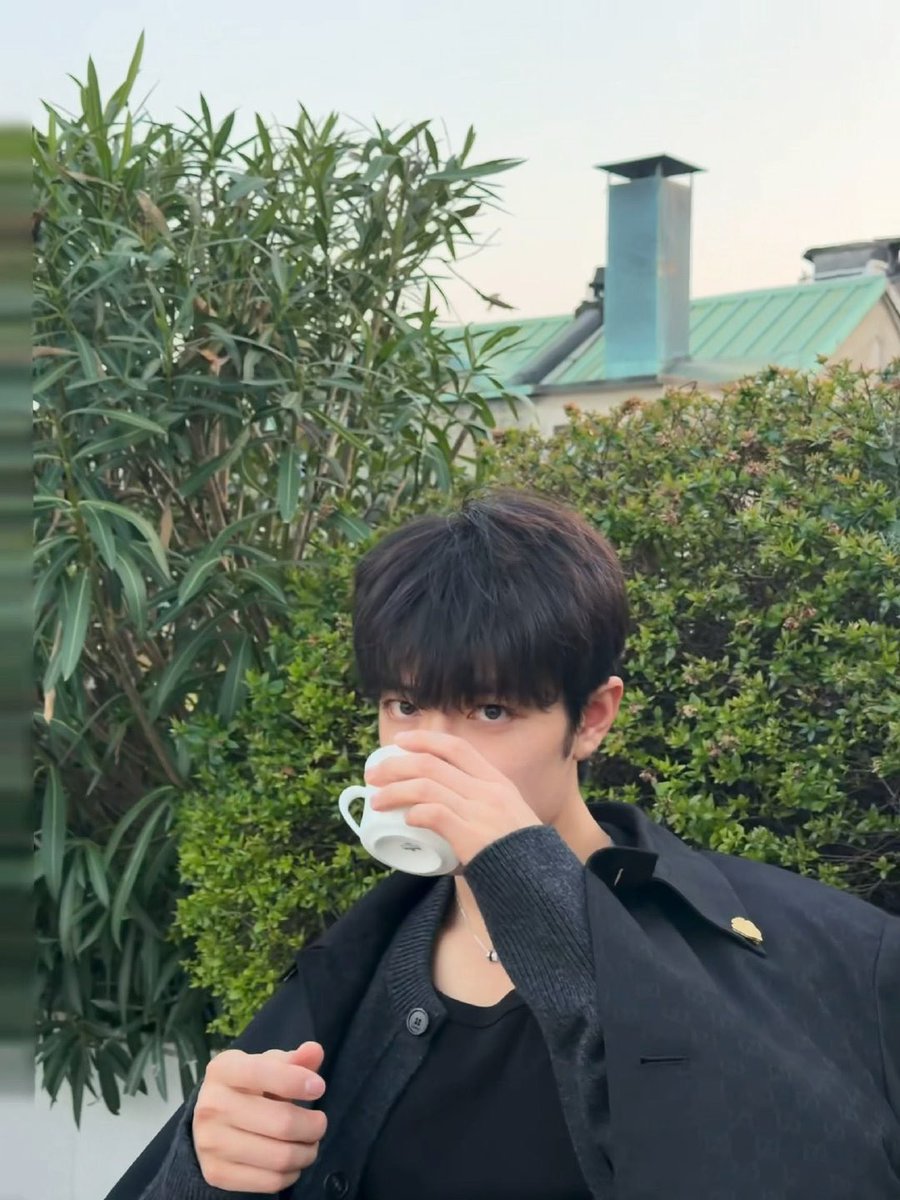 wxyzybxz's tweet photo. 260228 04:15 Xiao Zhan Weibo Update

Off work! ☕️ 

#DailyXiaoZhan https://t.co/Xj83DdD67Y