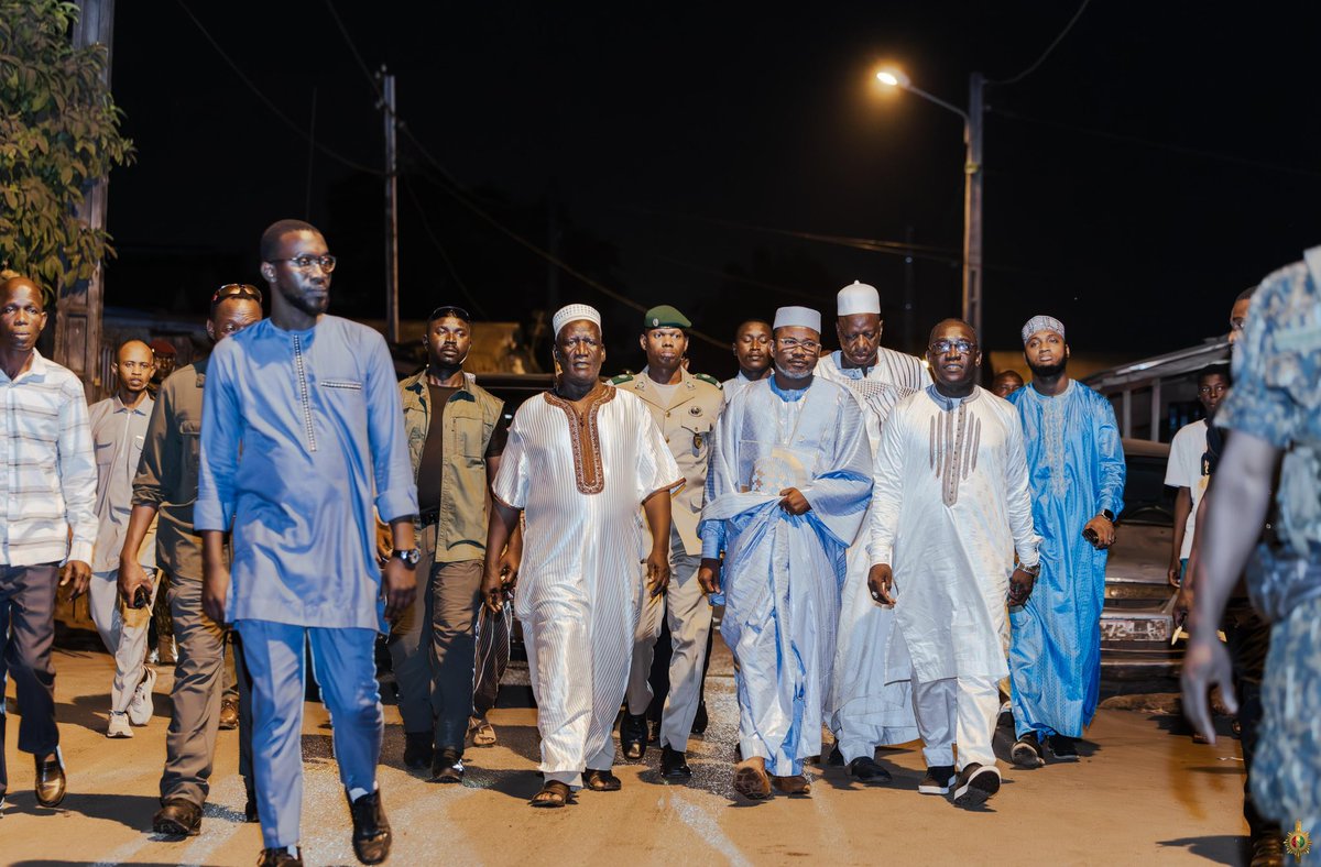 DansaKourouma1's tweet photo. Ce jeudi, j’ai eu l’honneur et la joie de partager la rupture collective du jeûne avec les populations de Sangoya Marché, à l’aimable invitation de la communauté Djallonké établie dans cette localité.
https://t.co/EAkrbK7M6i
#DrDK #Dansa #PCNT #AGENDA #CNTGN #AllôCNT #Kibaro https://t.co/aDDRsW8e3h
