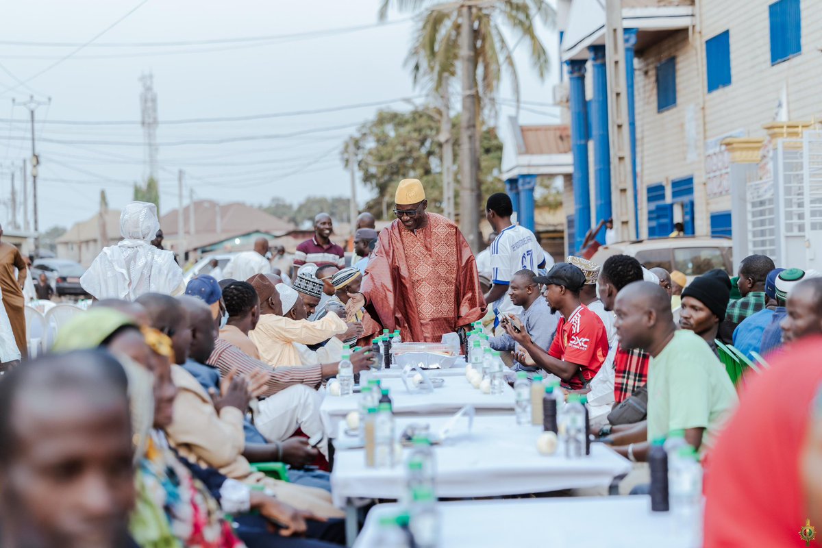 DansaKourouma1's tweet photo. Ce jeudi, j’ai eu l’honneur et la joie de partager la rupture collective du jeûne avec les populations de Sangoya Marché, à l’aimable invitation de la communauté Djallonké établie dans cette localité.
https://t.co/EAkrbK7M6i
#DrDK #Dansa #PCNT #AGENDA #CNTGN #AllôCNT #Kibaro https://t.co/aDDRsW8e3h