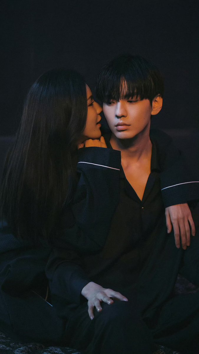 TOPSPINKA's tweet photo. ชอบนักแสดง ชอบเนื้อเรื่อง ชอบโทนภาพ ชอบคาแรคเตอร์ตัวละคร ชอบดูพระนางเค้ารักกัน ดราม่าก็บางเบา
#BiWenJun
ปี้เหวินจวิ้นเรื่องนี้หล่อเชียว😍
#ดวงตาแห่งความรักอันลึกซึ้ง
#DeepAffectionEyes
#ZhangXiaoWan #LiuRunNan #DaiYunFan #WangXingWei #WangKe #HuangTingTing #SunSiCheng #ZhangYuXi https://t.co/cmdjG8EvMY