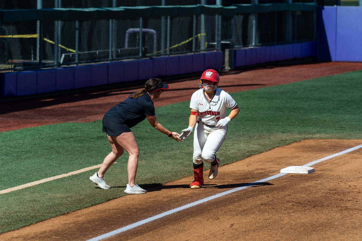 Wisconsin Softball tweet media