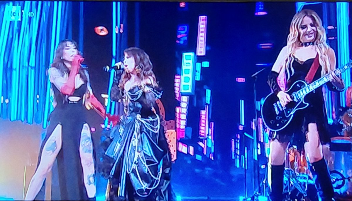 lilheat08's tweet photo. Cristina vivendo la sua best life .
E addio per sempre ai Puffi .🤟🖤 #Cristinadavena #Sanremo2026 https://t.co/olsF0ueqeA