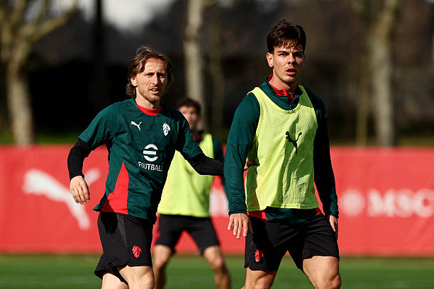 جاشاري عن مودريتش : علينا أن نتعلم منه فأنه لاعب مختلف. : "أعتقد أنه من المهم جدًا أن نتعلم قدر الإمكان وأن نحاول الاستفادة منه. كل لاعب مختلف، ولكن إذا استطعت تعلم التفاصيل الصغيرة من فائز بالكرة الذهبية، فهذا أمر رائع. هذا ما أحاول فعله. المصدر : milantv 