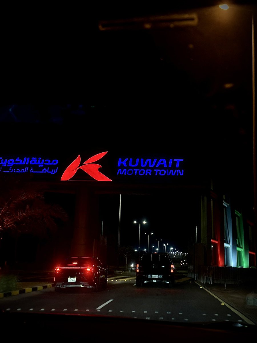 28x_zd's tweet photo. Kuwait motor town🖤📍. https://t.co/zD1axV7T5t