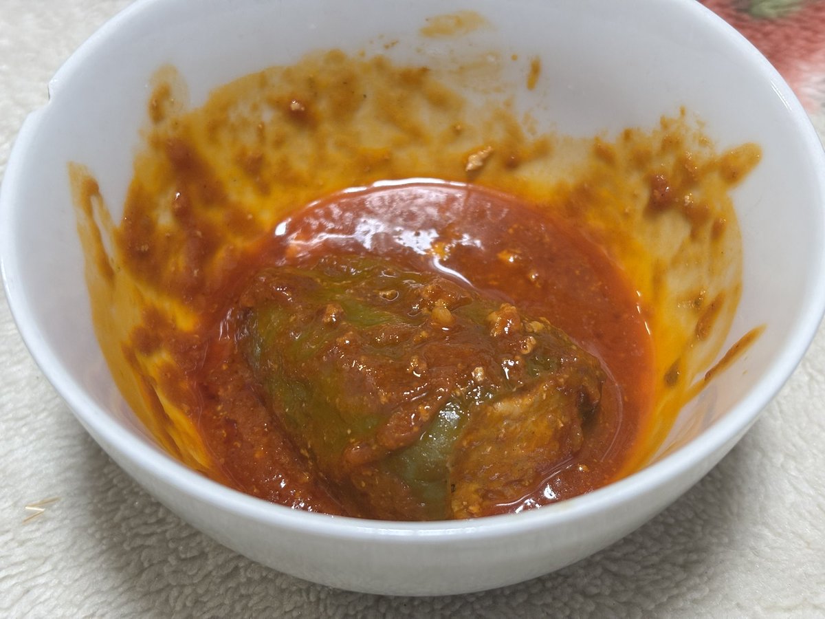 yoneookami's tweet photo. リスナーさんがオススメしてくれた、ピーマンの肉詰めを野菜ジュースで煮込むの食べてみました！(作ったのは母)
めっちゃ美味しすぎてリピ確定です(๑•̀ㅁ•́ฅ✨ https://t.co/GvFh3EWd8a