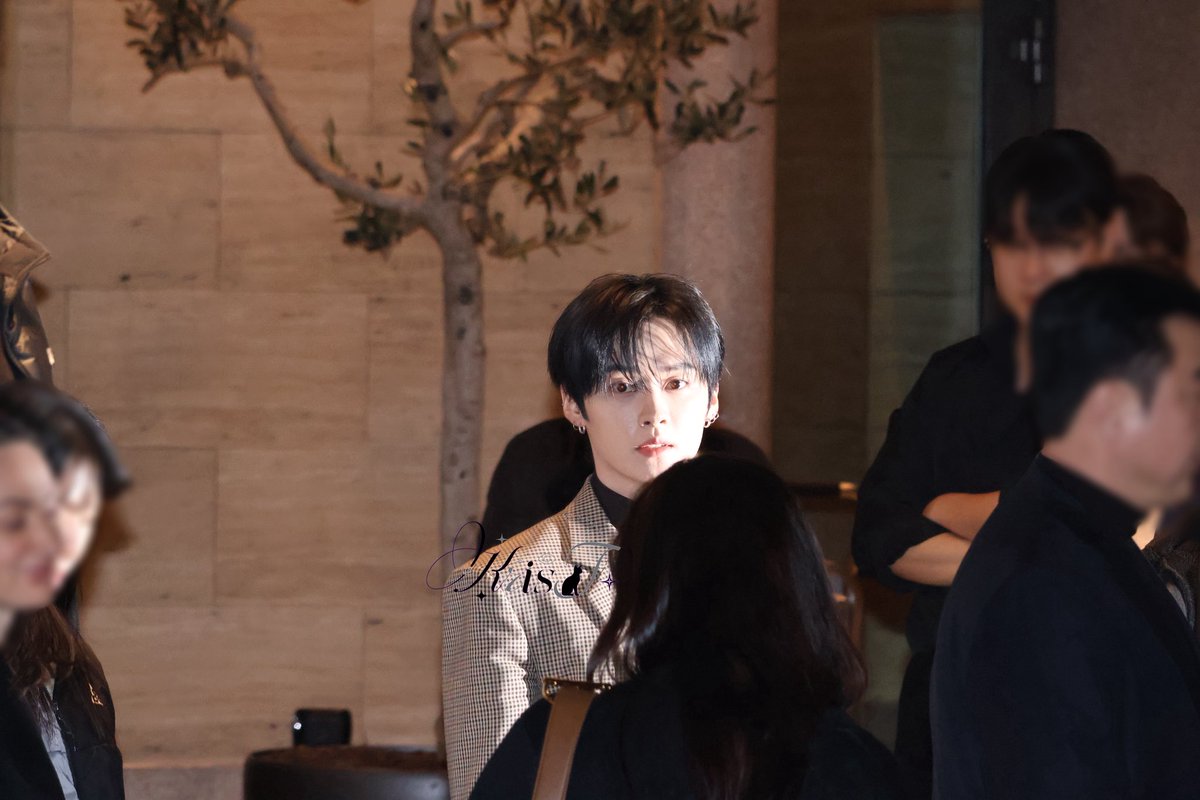 KEYLOOKSTORE's tweet photo. 260227 Gucci

L👁️👁️k  At mE 

#Straykids #스트레이키즈  
#Leeknow #리노
#LeeKnowXGucciMFW
#GucciPrimavera
#GucciFW26 https://t.co/C2RevSrYww