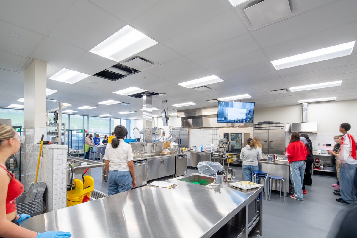 Fanning Howey tweet media