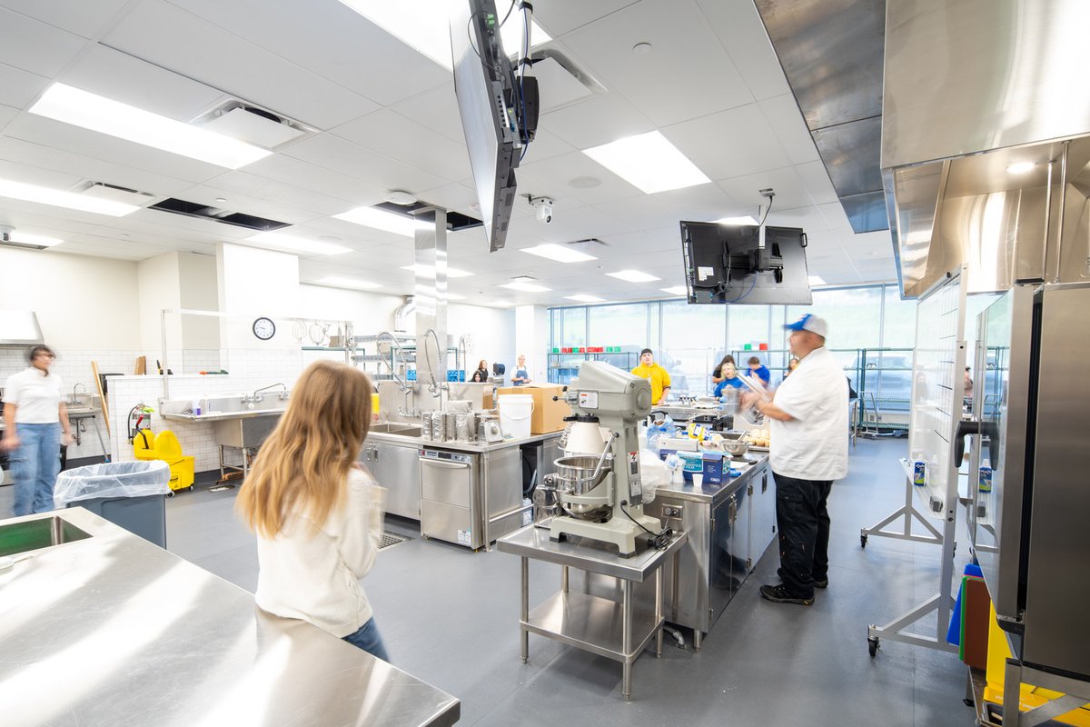 Fanning Howey tweet media