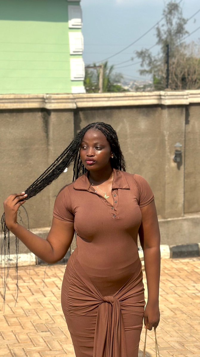 I'm definitely her,that's why a 9 - 5 man can't bag me💅😘