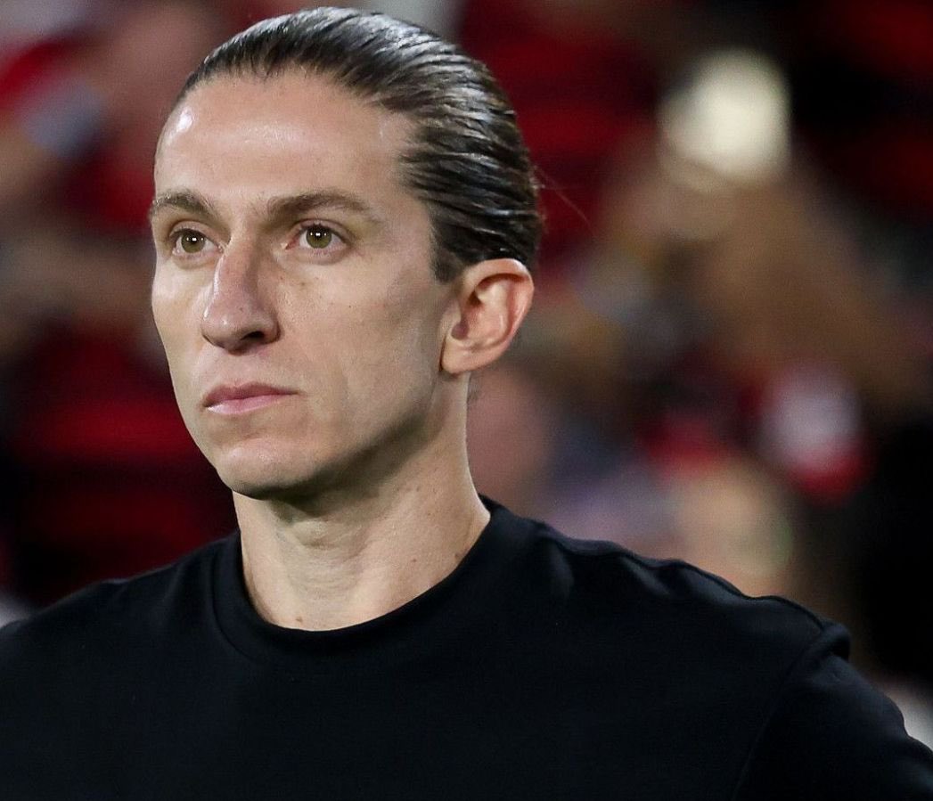 BAP convocou uma nova reunião com Filipe Luís para cobrar explicações.

A alta cúpula do clube ficou muito irritada com as declarações do treinador após a partida contra o Lanús.

🗞️ Venê Casagrande
📷 Divulgação