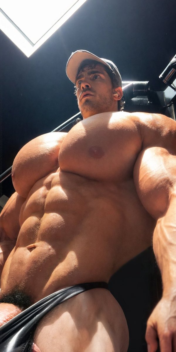 penguin78677045's tweet photo. @MusclePromoHQ @Kylekuznikk https://t.co/o4iNWzrSYJ