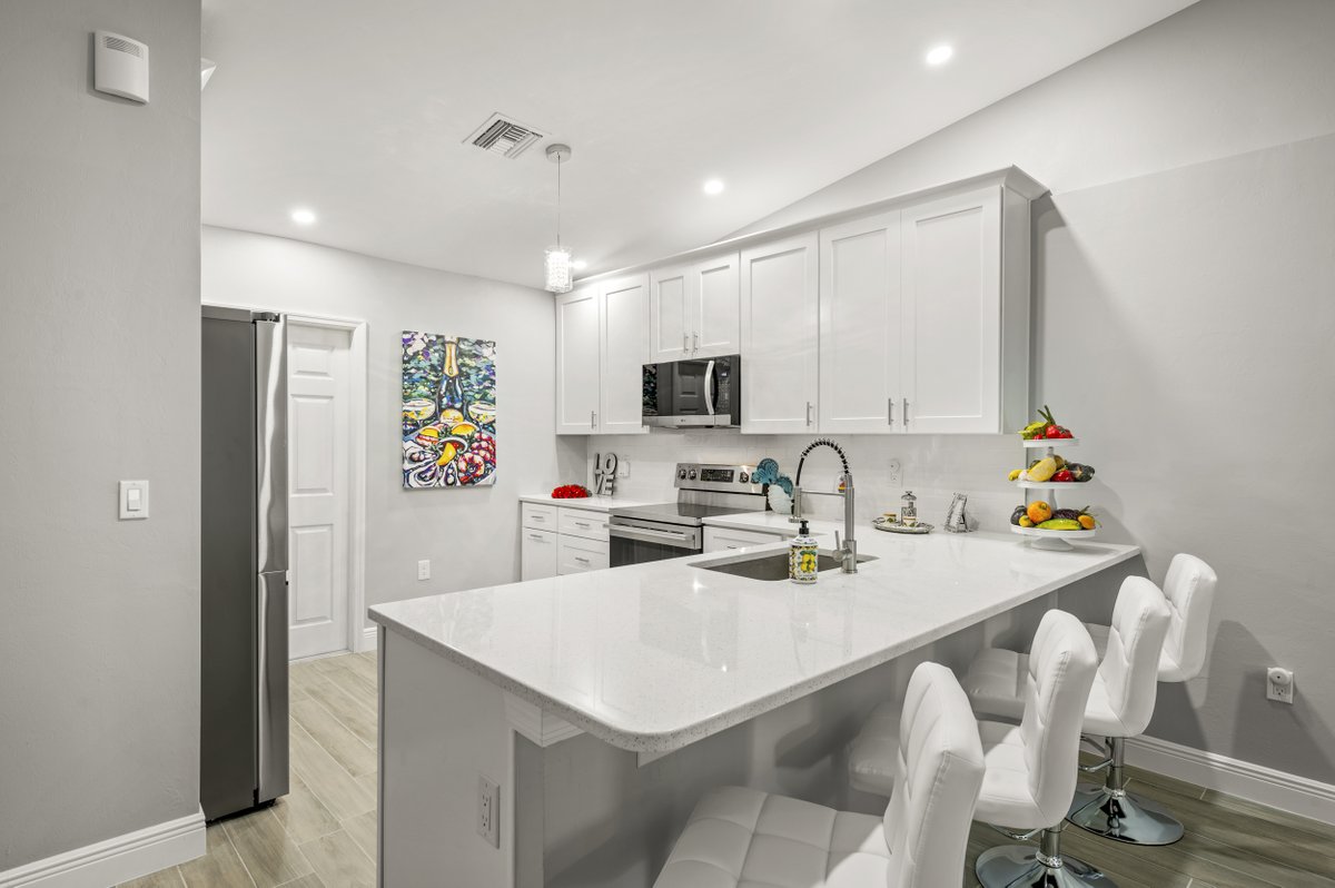 DaveIrwinRealty's tweet photo. Anyone looking for a brand new Waterfront home to rent in Port Charlotte, Fl nightly, Weekly, or monthly, let me know.  Have 2 available starting April 1st.  $150 nightly, $1,000 weekly &amp; $2,700 monthly. https://t.co/scDELTgNID