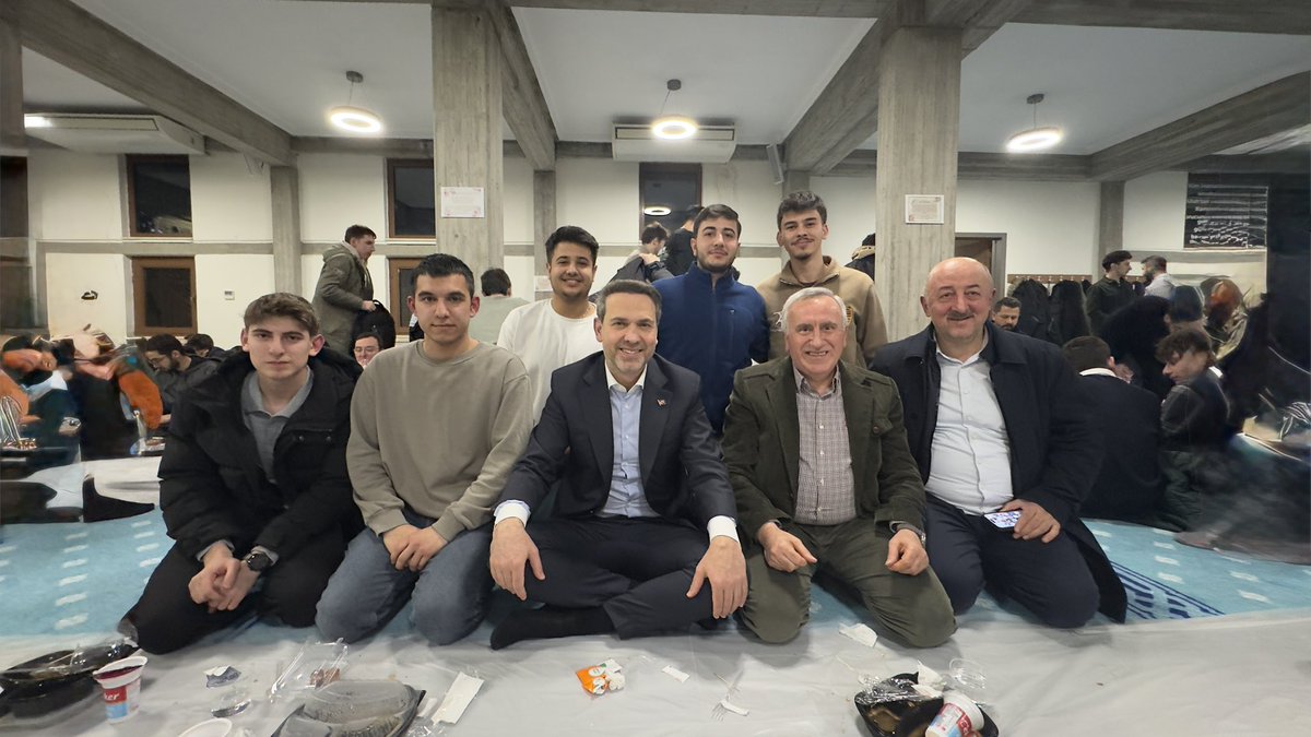 hasankoktas's tweet photo. Bugün iftarımızı ODTÜ Kampüsünde Sn Bakanımız Alpaslan Bayraktar, ODTÜ Rektörümüz Sn. Prof. Dr. Ahmet Yozgatlıgil ve ODTÜ MEBİVA Yöneticilerinin katılımı ile açtık.

ODTÜ Mezunlar Birliği Vakfımızın organize ettiği iftara, öğrencilerin üçte birini 30 değişik ülkeden yabancı öğrencilerin oluşturduğu yaklaşık 1500 ODTÜ’lü katılım sağladı.

Kurucuları arasında bulunduğum Kamu Yararına bir Vakıf olan ODTÜ MEBİVA Ramazan etkinlikleri kapsamında her akşam ODTÜ’de 1500’ü aşkın öğrenciye iftar yemeği ikram etmekte, her yıl 300 öğrenciye burs vermekte ve öğrencilere yönelik çeşitli etkinliklerde ve kültürel faaliyetlerde bulunmaktadır.