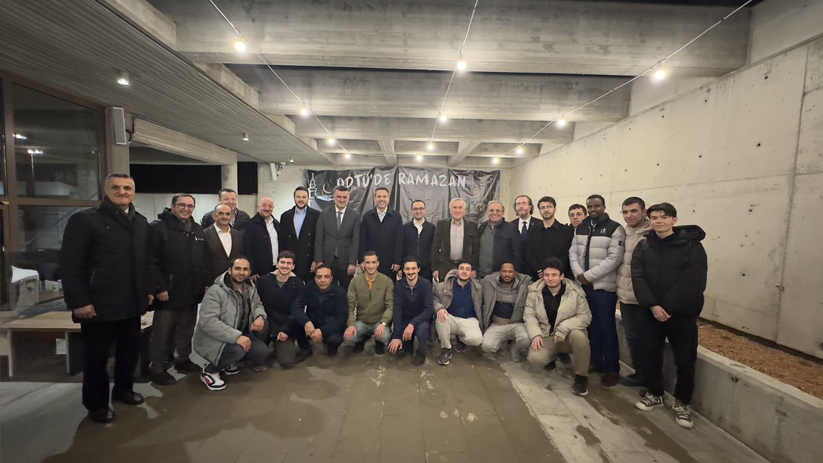 hasankoktas's tweet photo. Bugün iftarımızı ODTÜ Kampüsünde Sn Bakanımız Alpaslan Bayraktar, ODTÜ Rektörümüz Sn. Prof. Dr. Ahmet Yozgatlıgil ve ODTÜ MEBİVA Yöneticilerinin katılımı ile açtık.

ODTÜ Mezunlar Birliği Vakfımızın organize ettiği iftara, öğrencilerin üçte birini 30 değişik ülkeden yabancı öğrencilerin oluşturduğu yaklaşık 1500 ODTÜ’lü katılım sağladı.

Kurucuları arasında bulunduğum Kamu Yararına bir Vakıf olan ODTÜ MEBİVA Ramazan etkinlikleri kapsamında her akşam ODTÜ’de 1500’ü aşkın öğrenciye iftar yemeği ikram etmekte, her yıl 300 öğrenciye burs vermekte ve öğrencilere yönelik çeşitli etkinliklerde ve kültürel faaliyetlerde bulunmaktadır.