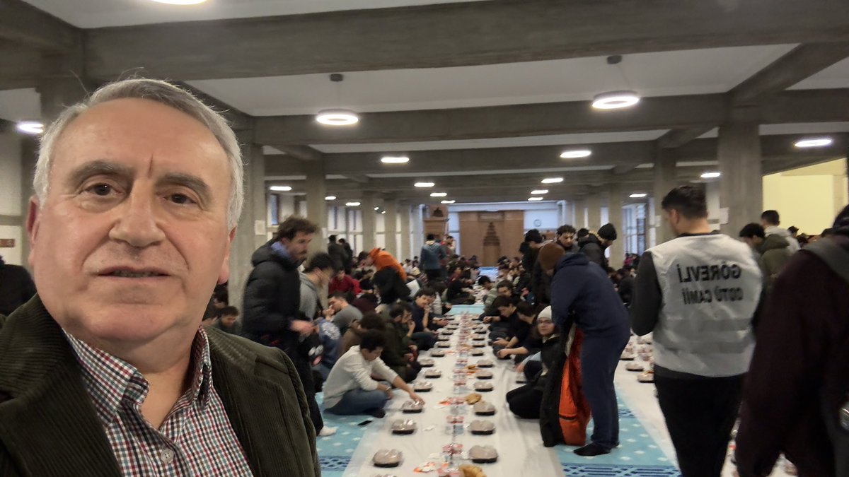 hasankoktas's tweet photo. Bugün iftarımızı ODTÜ Kampüsünde Sn Bakanımız Alpaslan Bayraktar, ODTÜ Rektörümüz Sn. Prof. Dr. Ahmet Yozgatlıgil ve ODTÜ MEBİVA Yöneticilerinin katılımı ile açtık.

ODTÜ Mezunlar Birliği Vakfımızın organize ettiği iftara, öğrencilerin üçte birini 30 değişik ülkeden yabancı öğrencilerin oluşturduğu yaklaşık 1500 ODTÜ’lü katılım sağladı.

Kurucuları arasında bulunduğum Kamu Yararına bir Vakıf olan ODTÜ MEBİVA Ramazan etkinlikleri kapsamında her akşam ODTÜ’de 1500’ü aşkın öğrenciye iftar yemeği ikram etmekte, her yıl 300 öğrenciye burs vermekte ve öğrencilere yönelik çeşitli etkinliklerde ve kültürel faaliyetlerde bulunmaktadır.