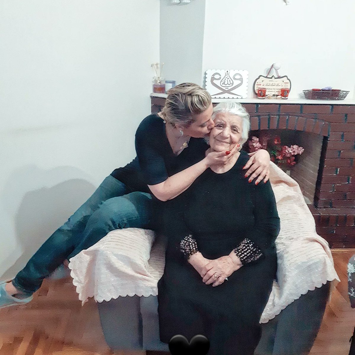 aringursoy's tweet photo. "Küçükken Hürmetimizle Büyükken Şefkatimizle Sınanırız!" Mamitom'um evinin üst kati❤
#Kışzuykusu #NuriBilgeCeylan #wintersleep #ÜmiztAzizoğlu #MamişimBenim #filmreplikleri #Mama Arin A Blokları /Merter https://t.co/aJOztyz5vz