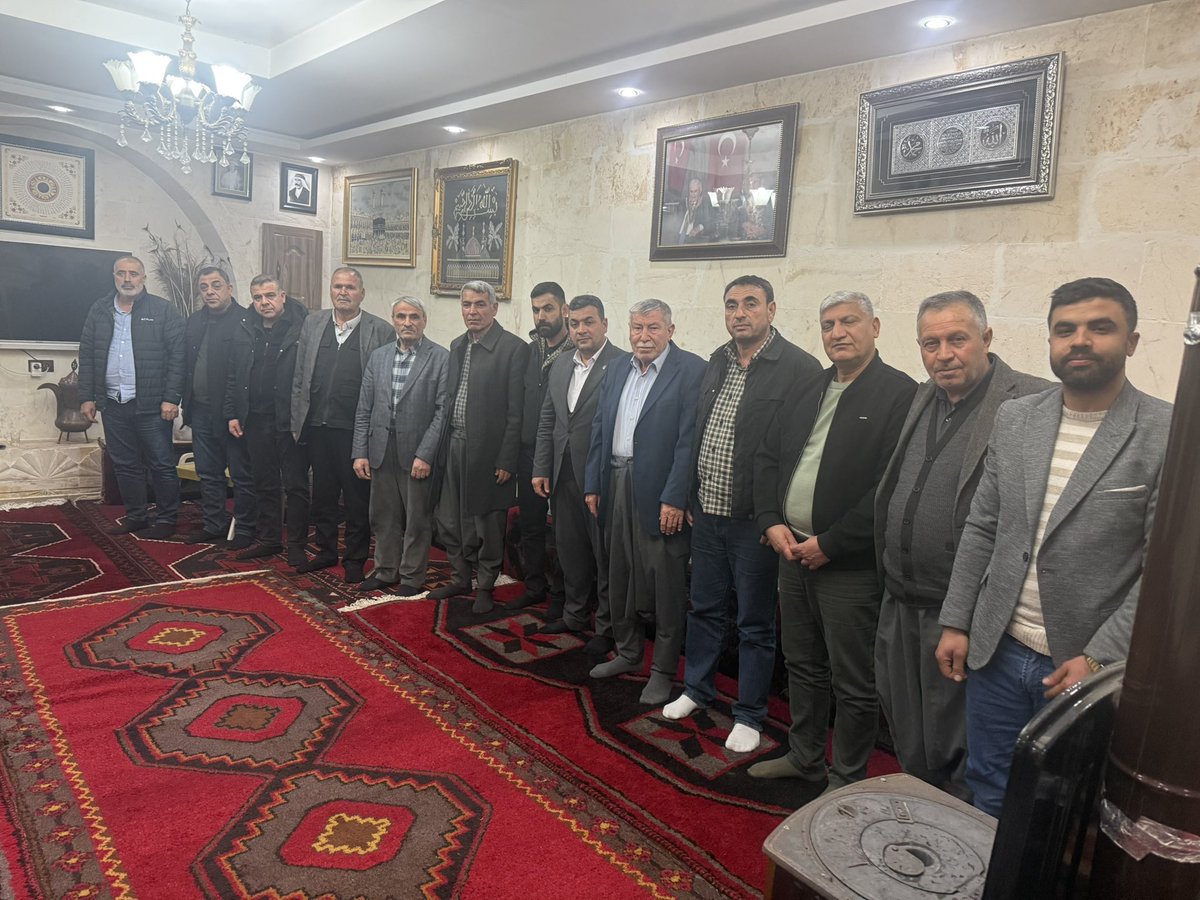 Kısa zaman önce aralarında hüsümet yaşayan iki esnaf ve sanatkarlarımızı Badıllı aşiret reisi Sn Sait Badıllı beyefendin odasında barışla sonlandırdık.

Bu iki duyarlı ailemize ve esnaflarımıza Teşekkür ederim.

Barış Her Herde Güzeldir…

<a href="/RTErdogan/">Recep Tayyip Erdoğan</a> <a href="/mustafaciftcitr/">Mustafa ÇİFTÇİ</a> <a href="/murat_kurum/">Murat KURUM</a>