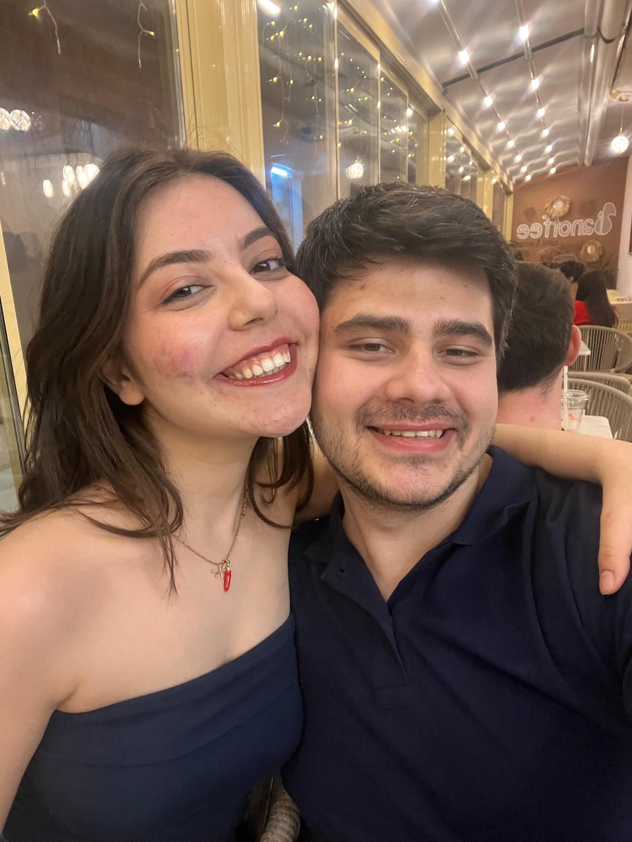 dünya döner bir gün daha yeryüzünde aşk durdukça. 💗