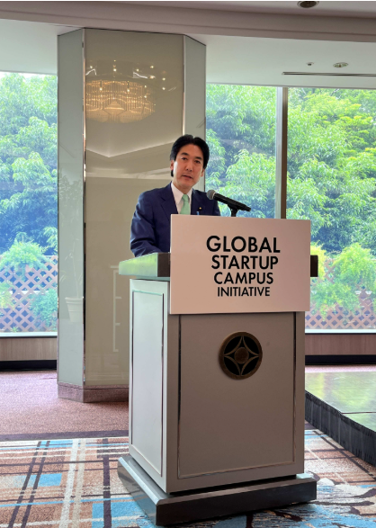 sakakiyui_S's tweet photo. 伊藤穣一、政府からの基金（税金）636億円のうち、625億円をネコババか？625億円はどこへいった？？
甘利も岸田も絡んでる。

【グローバル・スタートアップ・キャンパス構想】
①2022年の補正予算（緊要性が要件）で計上されたにもかかわらず、3年以上経っても636億円のうち1億円しか使われていない
②実勢価格200億円とも言われる恵比寿の一等地（国有地）も構想のために確保

本庄さとし議員（中革連）が一般質疑で指摘。
「一旦、国庫に返却するべきでは？」にうやむやな返答を繰り返す城内大臣。
https://t.co/MTGlfM3PIl
