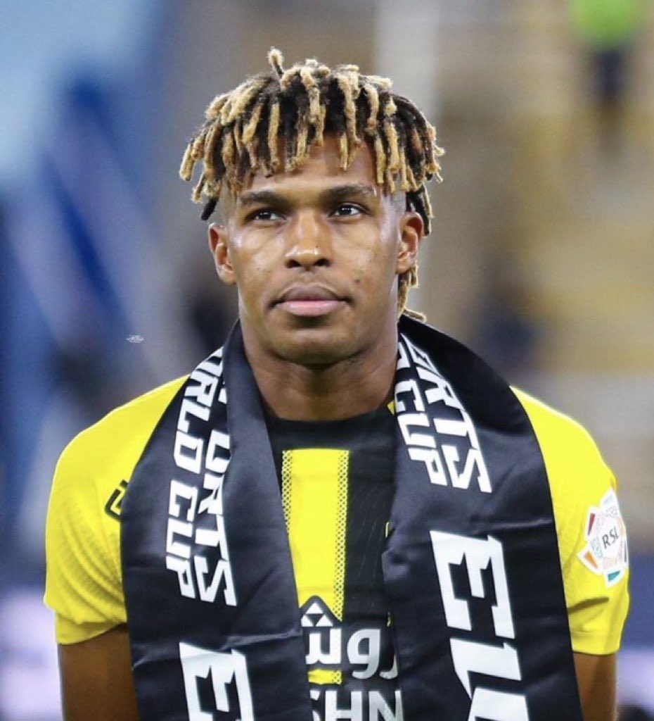 #الهلال_الشباب
الكارثه الي حلّت على #الشباب 
كيف واحد مثل هذا يمثل نادي بحجم الشباب كييييييف ؟!!