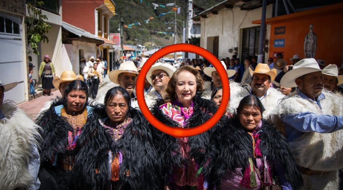 Plagió su tesis de licenciatura, censuró jurídicamente a la UNAM para que no publicara el dictamen técnico de su plagio, producen -94.2% tesis jurisprudenciales, su esposo recibe contratos millonarios de la 4T… pero ayer sesionó en Chiapas y se vistió de Tzotzil. #Demagogia4T