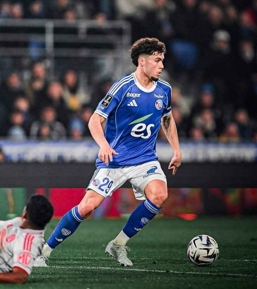 Strasbourg'un 20 ve 21 yaşındaki iki merkezi El Mourabet ve Barco ikilisi son haftalarda oldukça formda.

Birbirlerini çok iyi tamamlayan bir orta saha hattı, biri pis işleri diğeri ince işçilik kısmını hallediyor.

Barco zaten biliniyor ama El Mourabet'e de dikkat!