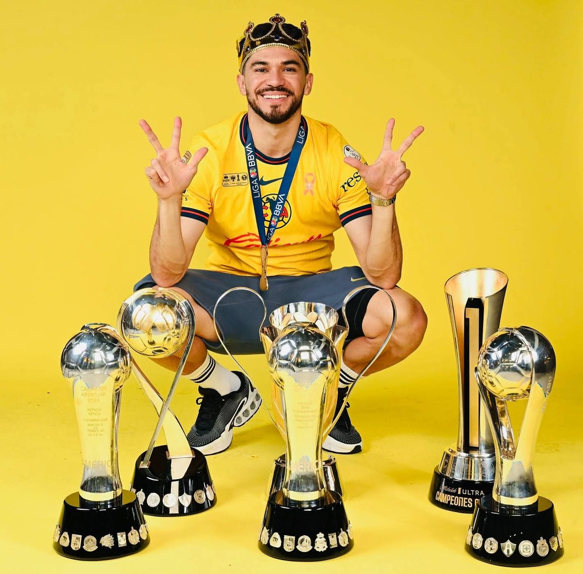 <a href="/Maquinismo_OOC/">Maquinismo</a> Una foto asi del chicharito con la camisa de chivas