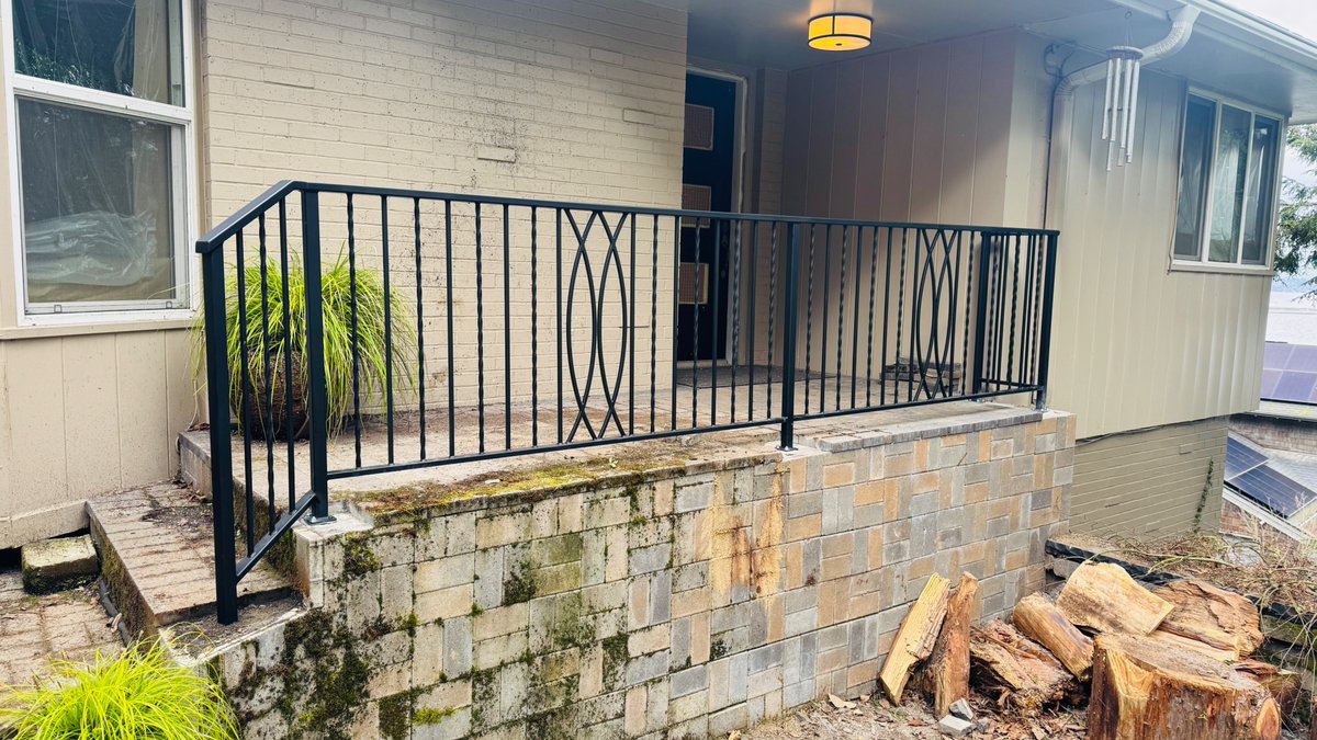 railingfabshop's tweet image. Just finished this custom railing project — fabricated and professionally installed in Seattle. Powder-coated steel with decorative center details, built for durability and style. Perfect for elevated entries, retaining walls, and modern exterior upgrades.
#CustomRailing #Seattle