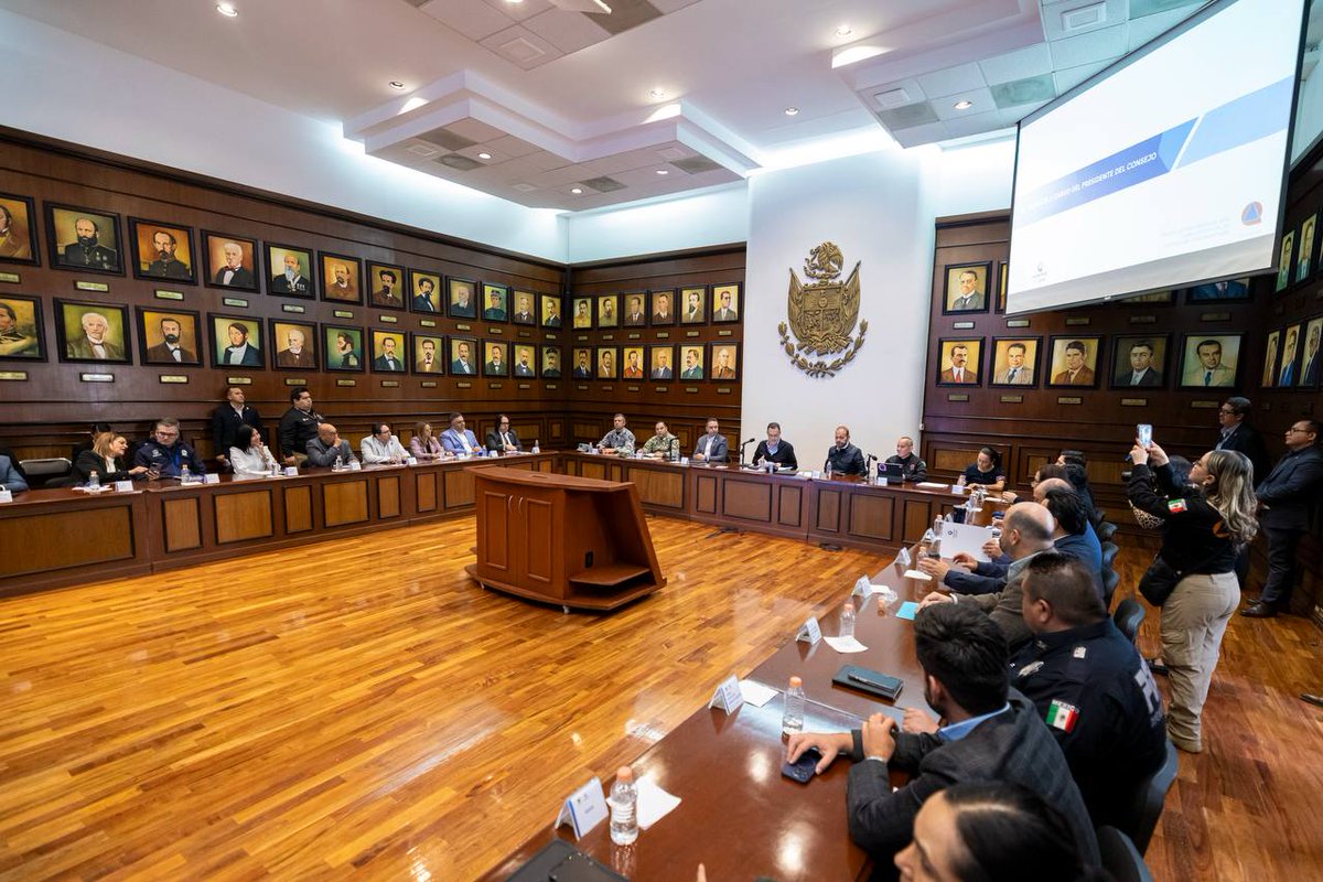 El Gobernador <a href="/makugo/">Mauricio Kuri</a> encabezó este día la Primera Sesión Ordinaria del Consejo Estatal de Protección Civil 2026, acto en el que se aprobó la solicitud de Declaratoria de Emergencia en el estado por la temporada de incendios forestales 2026, cuyo propósito es activar recursos y