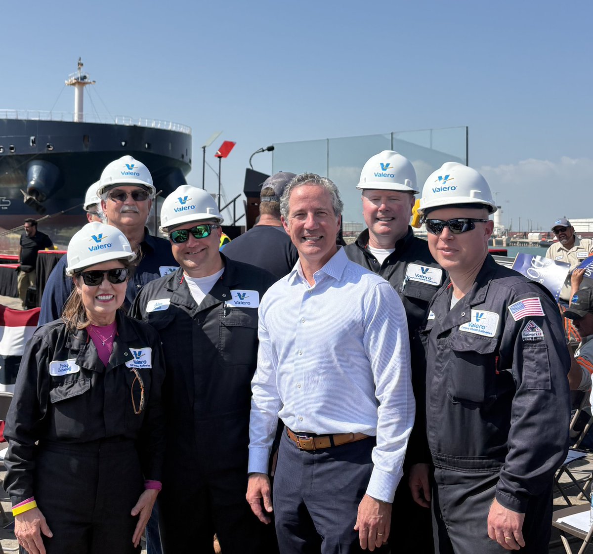 KHancock4TX's tweet photo. Beautiful day in Corpus Christi — excited to see President @realDonaldTrump!

Great group of Texans ready to keep our state leading the nation in energy production. We’re delivering on the America First agenda.

Drill baby drill! 🇺🇸 https://t.co/zcBsoAO5NK