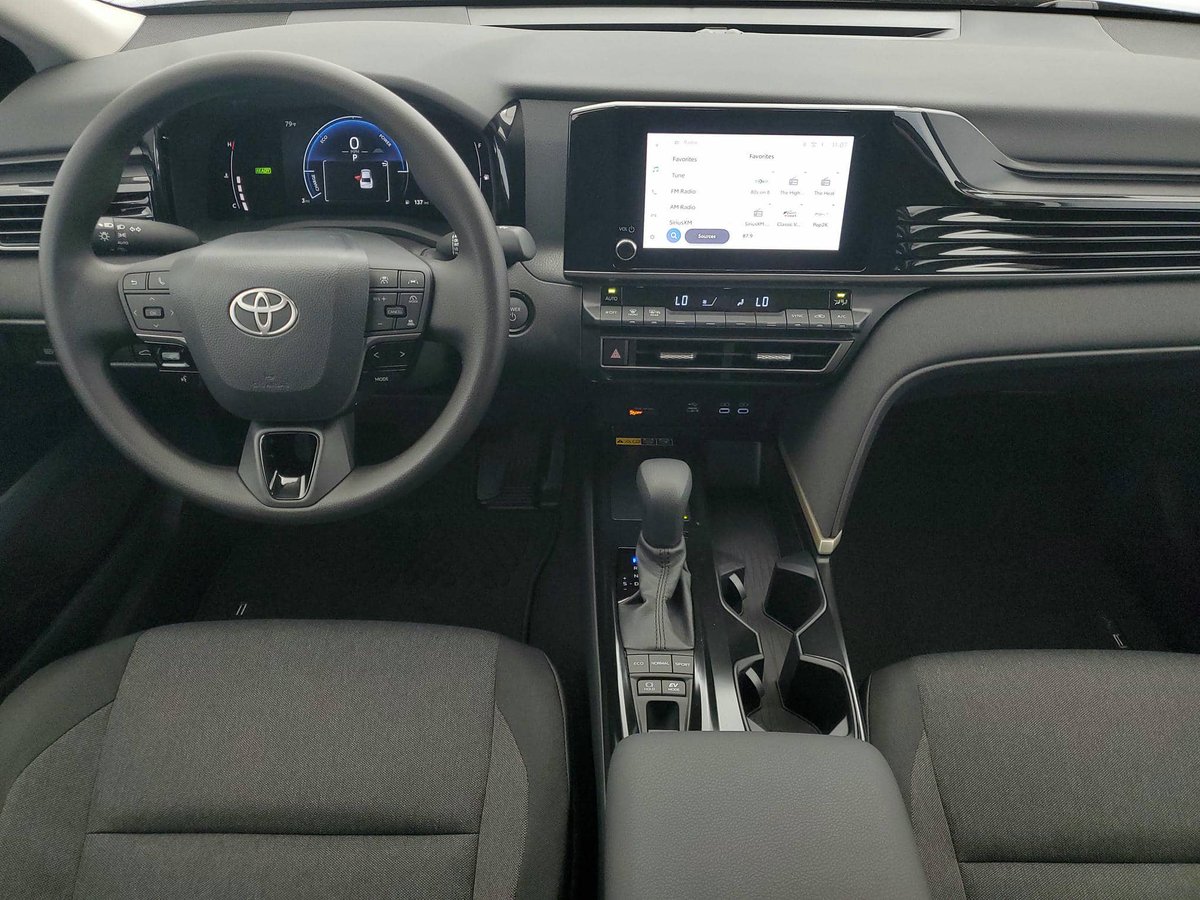 🚦Houston traffic, meet your new advantage! The 2026 #CamryHybrid delivers smooth hybrid power, an estimated 51 combined mpg, and Toyota Safety Sense—no plug needed. Discover yours at #FredHaasToyota Country! 📍 1l.ink/F5H2MXM #Houston