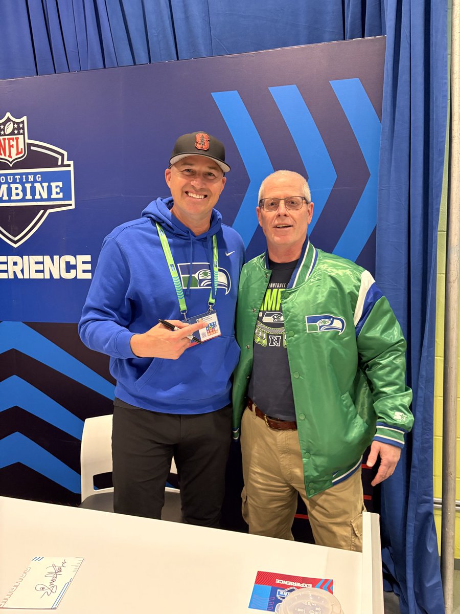 birch021's tweet photo. Meeting the legend @Hasselbeck at the combine. Bucket list ✔️.  Sorry to miss @hawkblogger by 2 days #GoHawks https://t.co/mMcC0C6lX2
