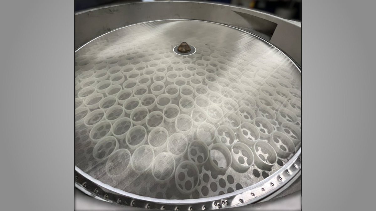 ProcessingMag's tweet image. In additive manufacturing, a 10-micron shift in metal powder particle size can alter packing density, melt behavior &amp;amp; final mechanical properties. Precision fine mesh screening safeguards aerospace &amp;amp; advanced materials production. #MetalPowder #ASTM #ISO processingmagazine.com/material-handl…